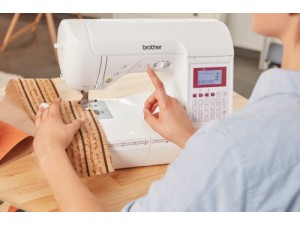 Masina de cusut Brother F400