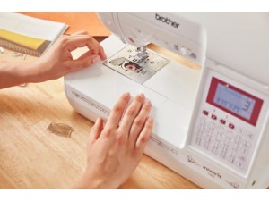 Masina de cusut Brother F400