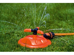 Aspersor rotativ cu 3 brate