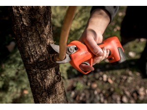 Foarfeca electrica Vulcano E-30 TP cu geanta